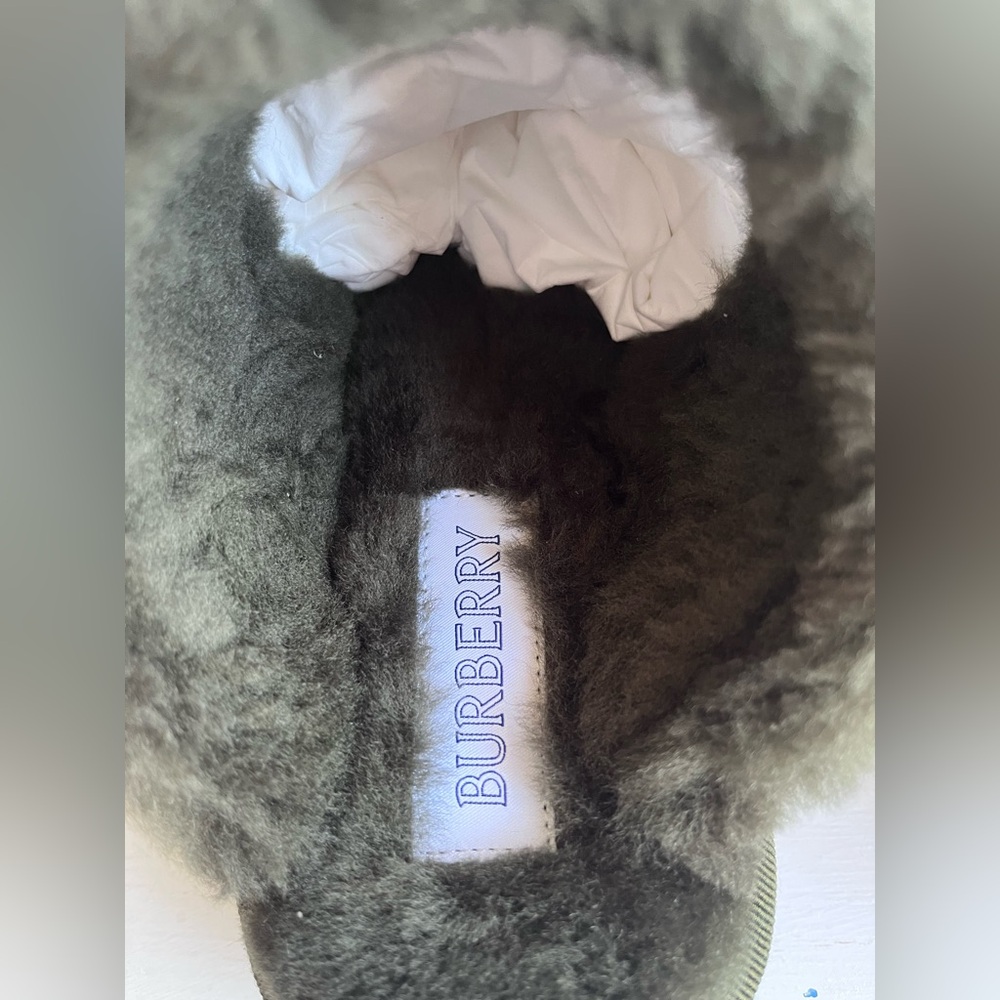 🔴SOLD🔴 BURBERRY Snug Genuine Shearling Clog 38- Loch - Picture 13 of 13